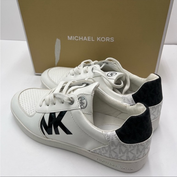 MICHAEL KORS BARI LACE UP SNICKERS - Picture 2 of 9